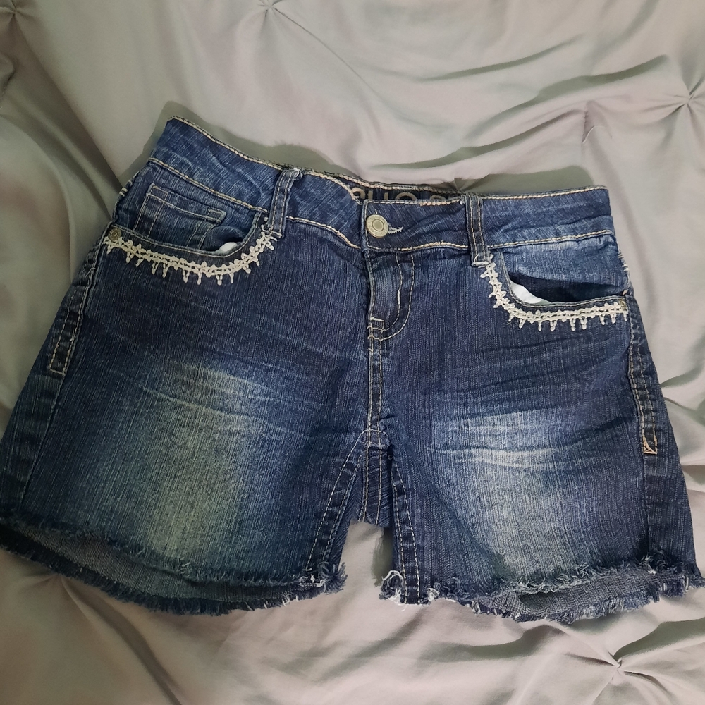 Cute pockets jean shorts